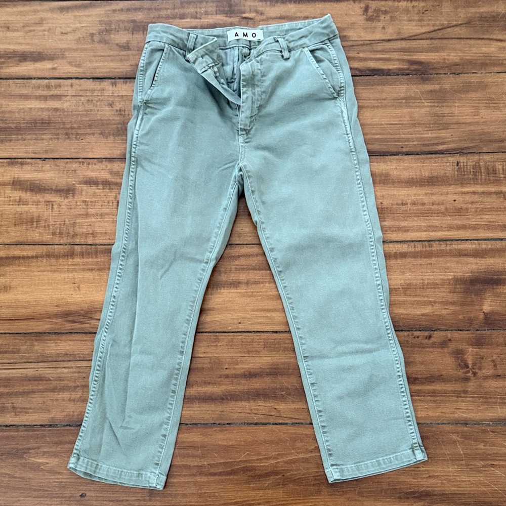 AMO Women's Easy Trouser pants 
Surplus Army Green - cropped